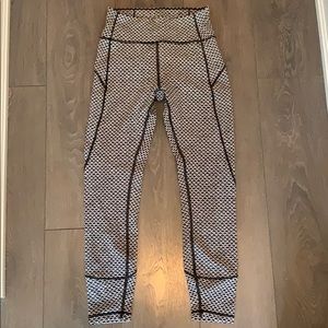 Lululemon In- Movement Tight 25”